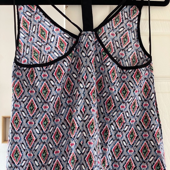 Geometric Patterned Blouse - Picture 3 of 5